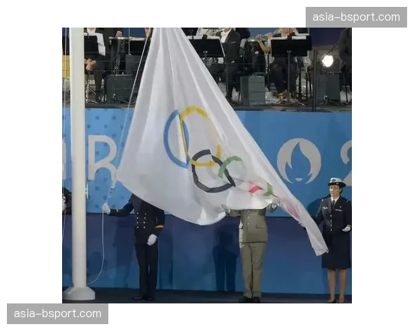 巴黎奥运举重台设计图公布，采用LED地屏与环绕式灯光增强观赏性